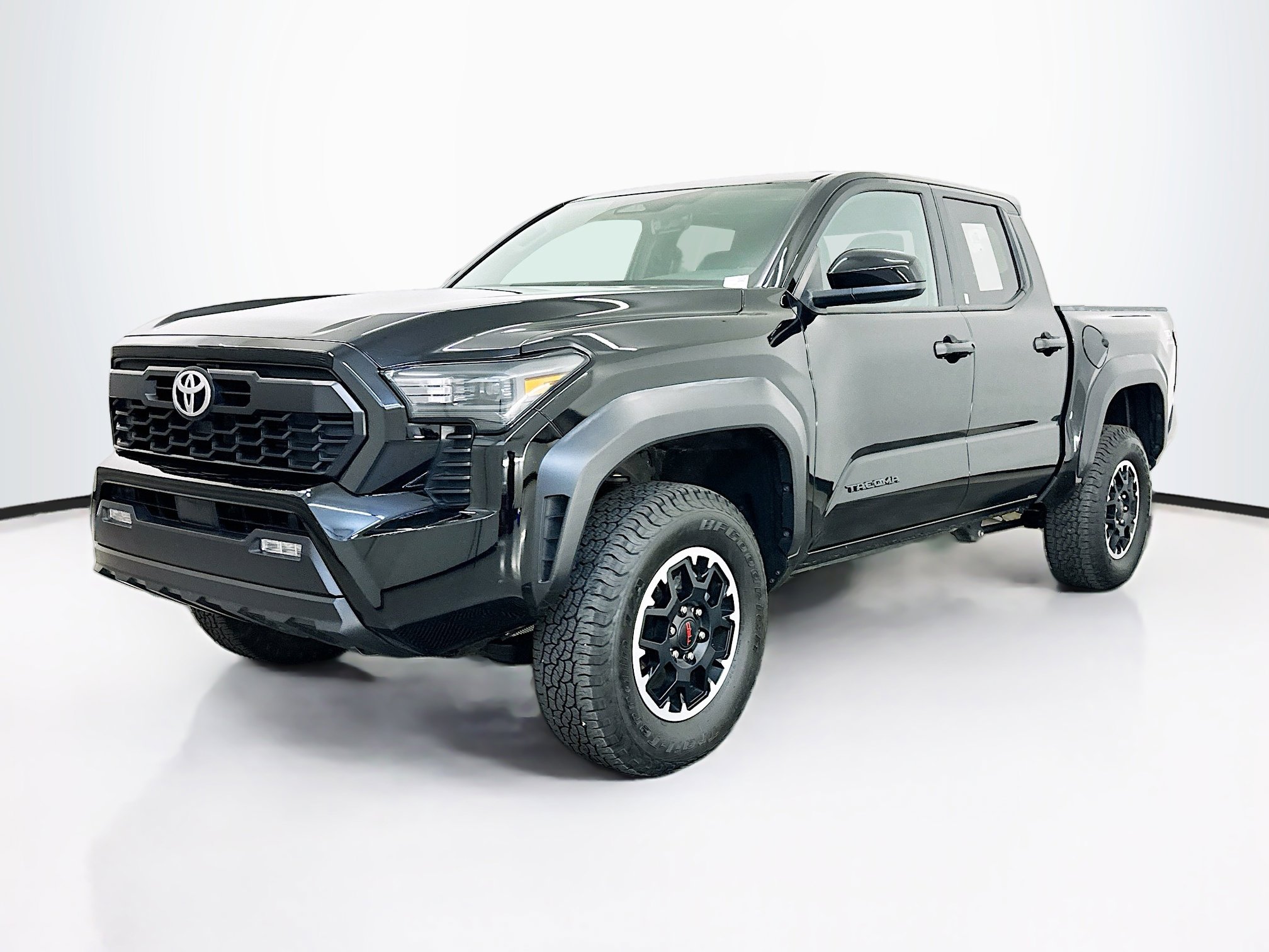 Used 2025 Toyota Tacoma TRD Off-Road image 3