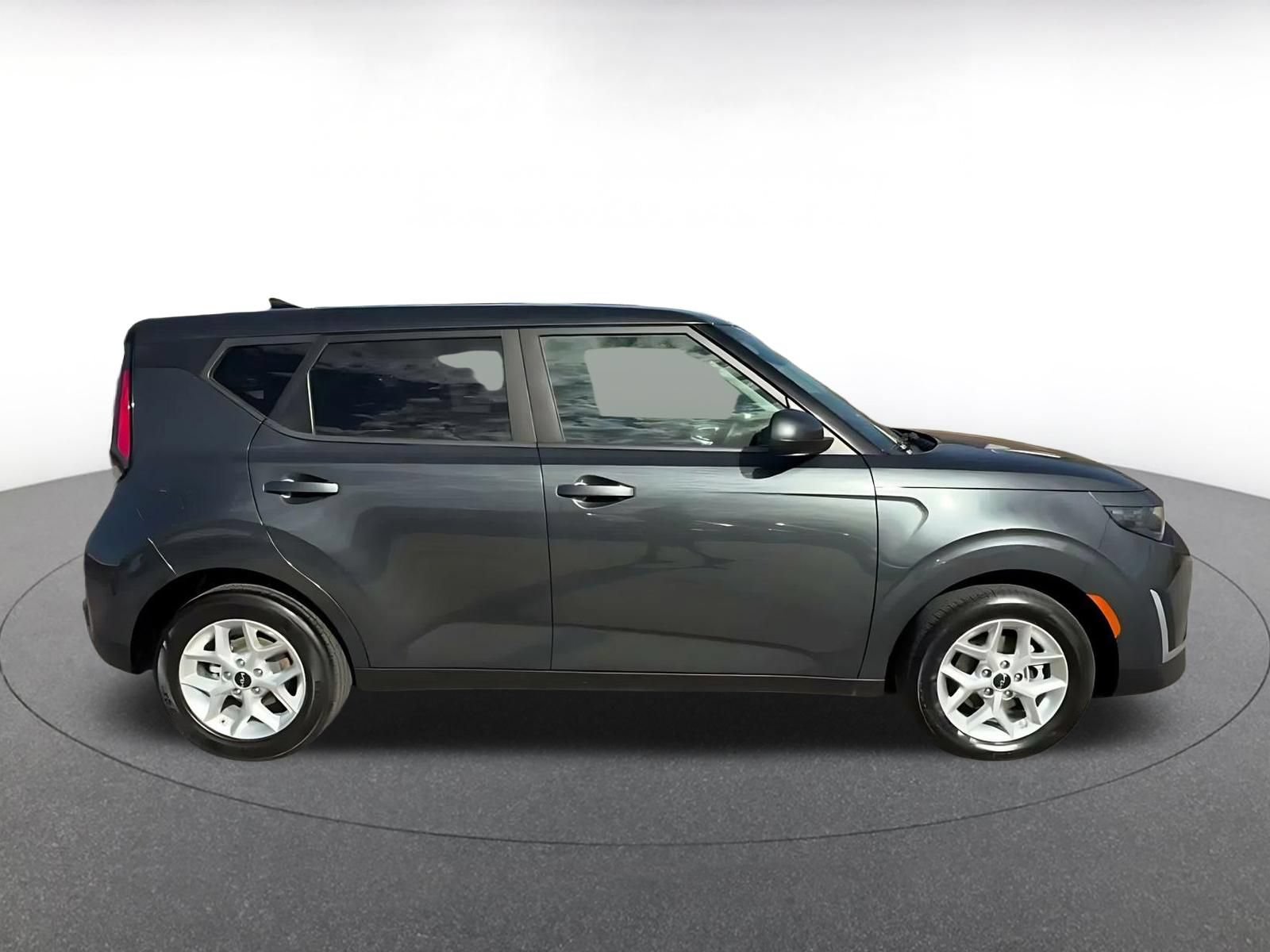 Used 2025 Kia Soul LX w/ LX Technology Package FWD image 13