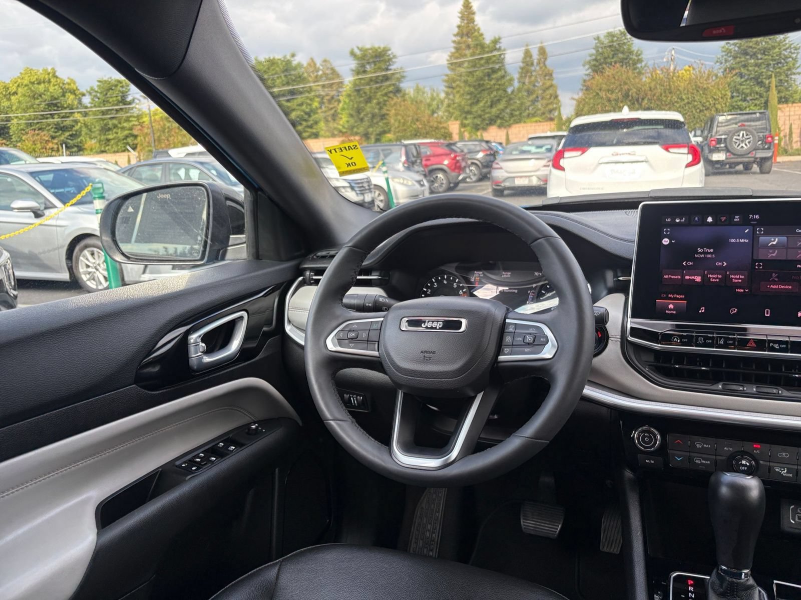 Used 2025 Jeep Compass Limited AWD/4WD image 35