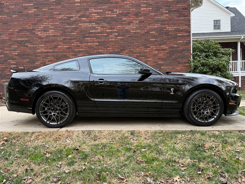 Used 2013 Ford Mustang Shelby GT500 RWD image 44