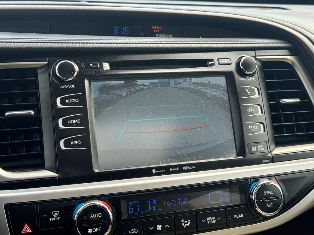 Used 2017 Toyota Highlander XLE AWD/4WD image 25