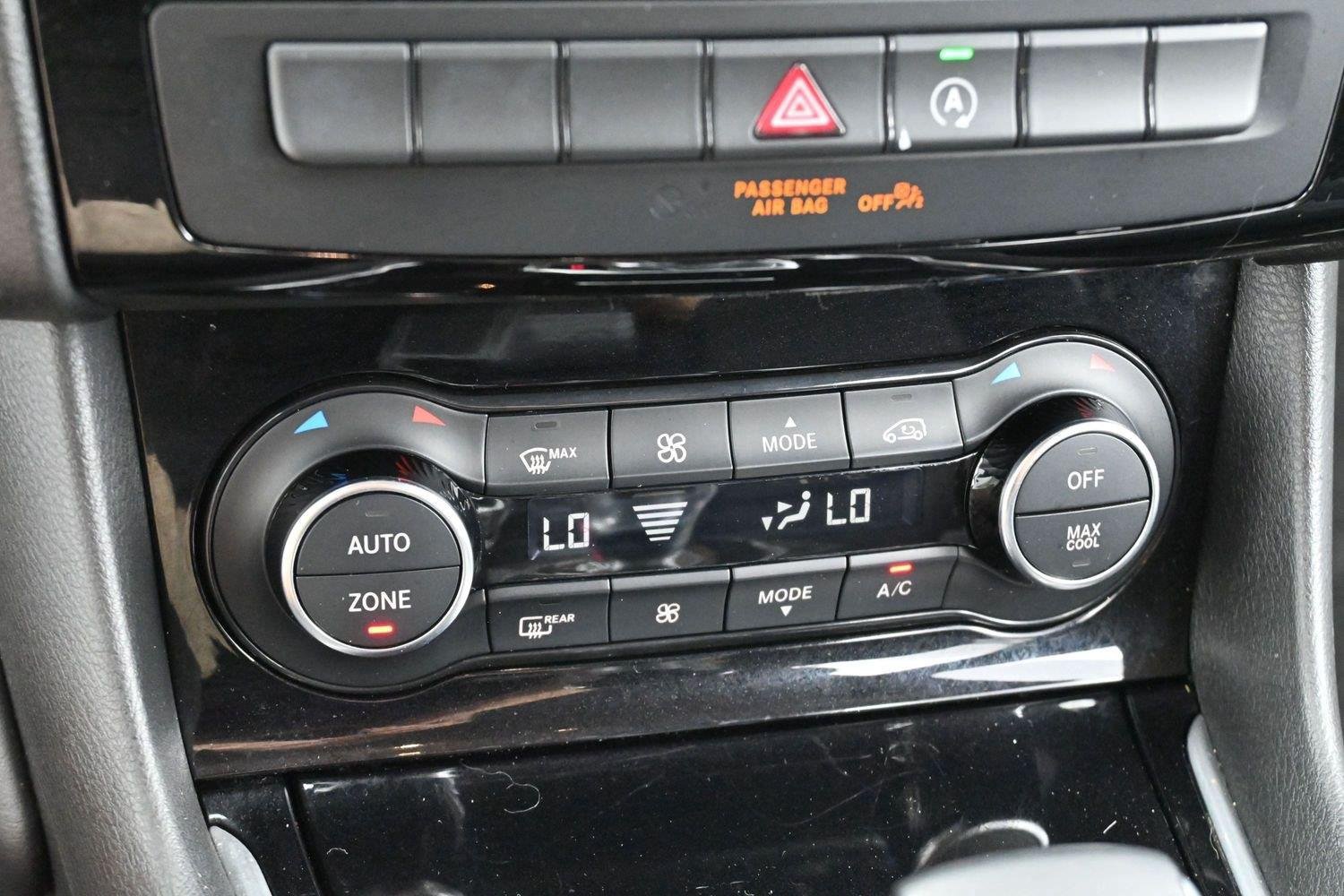 Used 2018 INFINITI QX30 FWD image 23