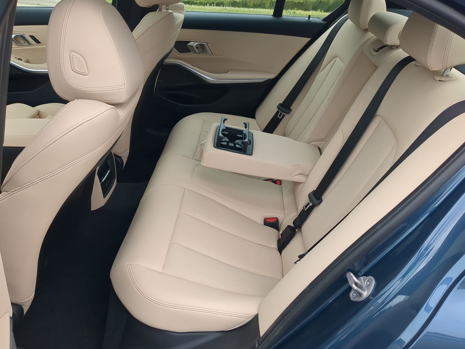 Certified 2026 BMW 330i xDrive Sedan w/ M Sport Package AWD/4WD image 31