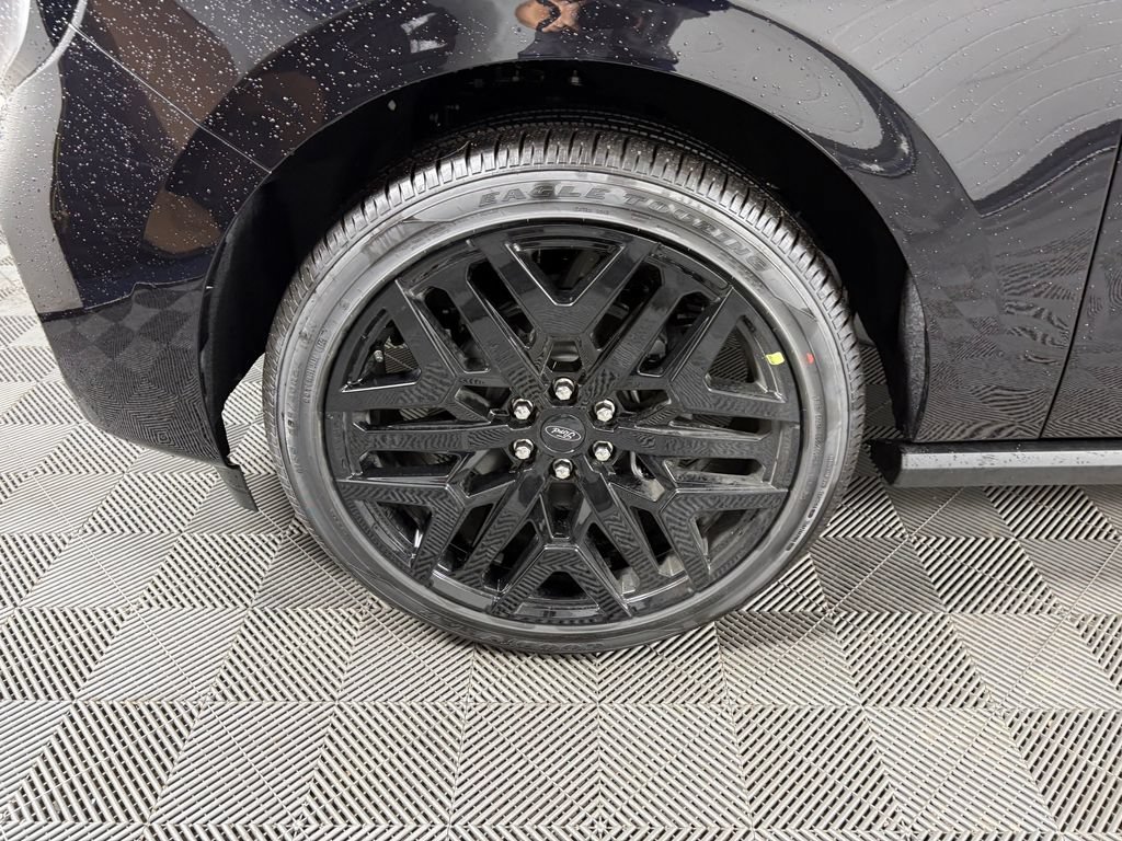 New 2026 Ford Expedition Platinum w/ Stealth Performance Package AWD/4WD image 11