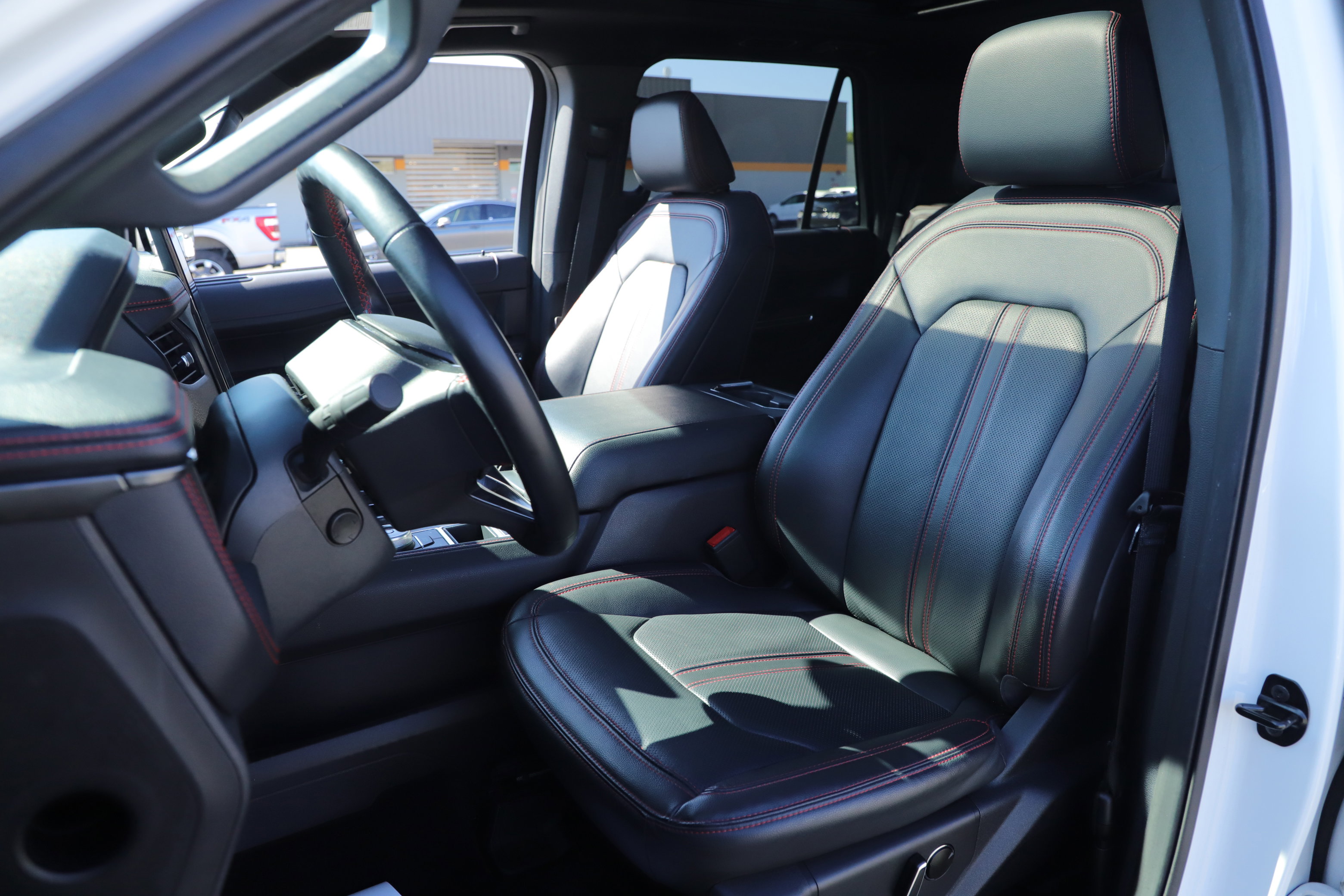 Used 2022 Ford Expedition Limited image 23