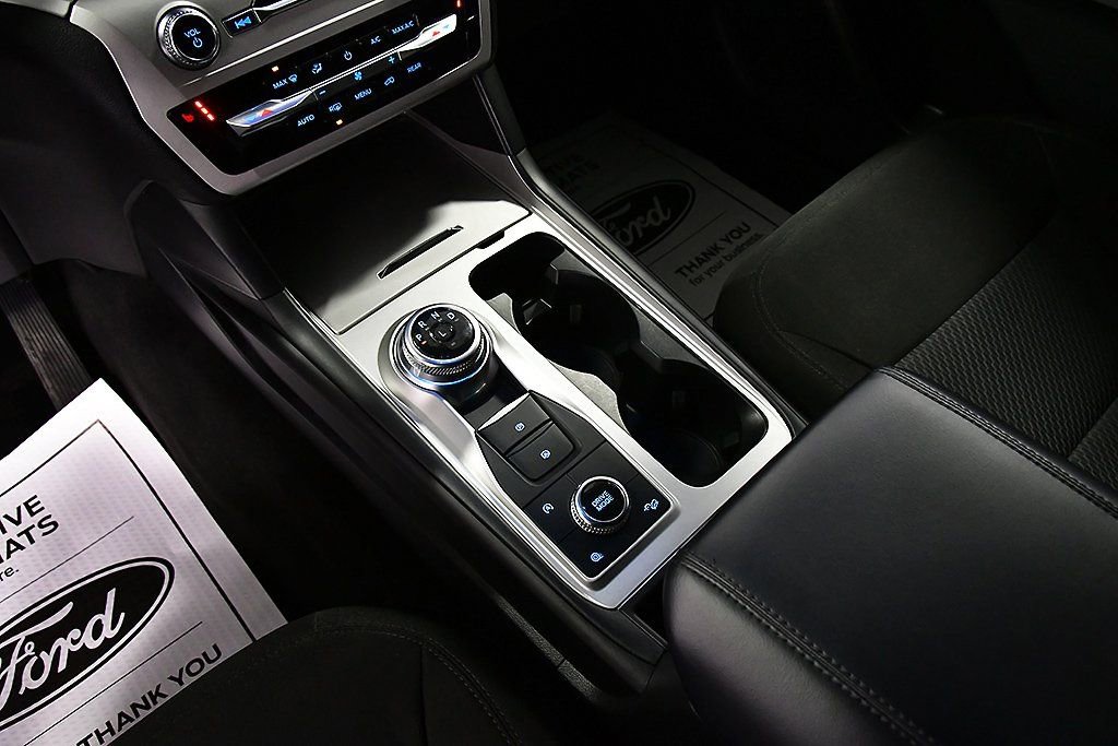 Used 2024 Ford Explorer XLT w/ Class IV Trailer Tow Package image 23