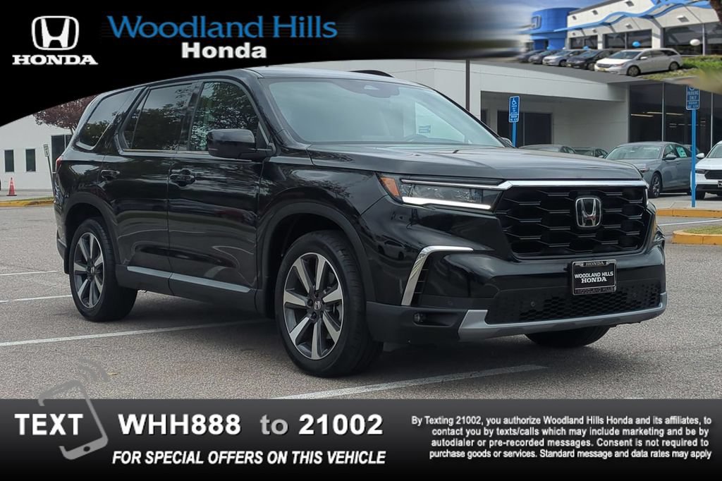 Used 2025 Honda Pilot Touring image 3