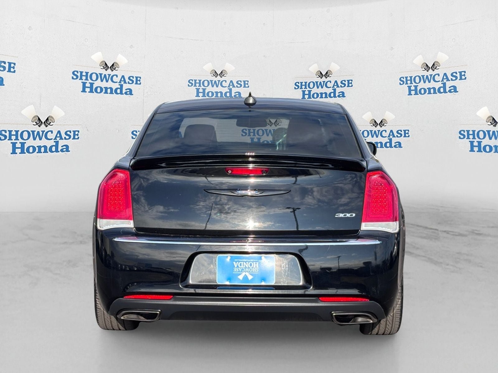 Used 2020 Chrysler 300 Limited RWD image 7