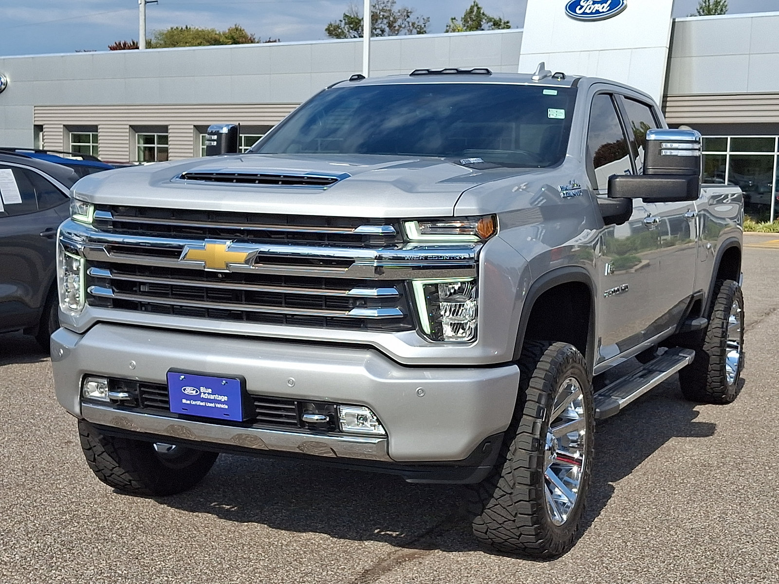 Used 2023 Chevrolet Silverado 2500 High Country AWD/4WD image 4