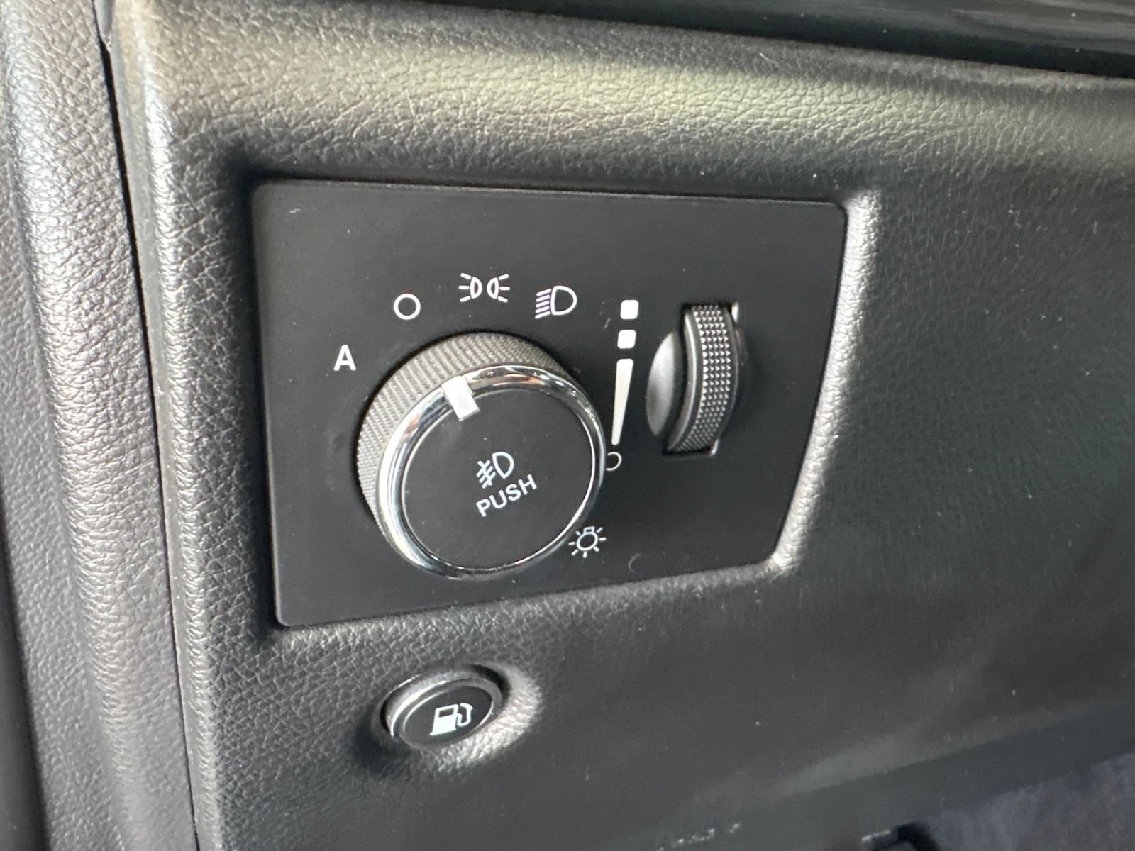 Used 2021 Jeep Grand Cherokee Laredo X RWD image 12