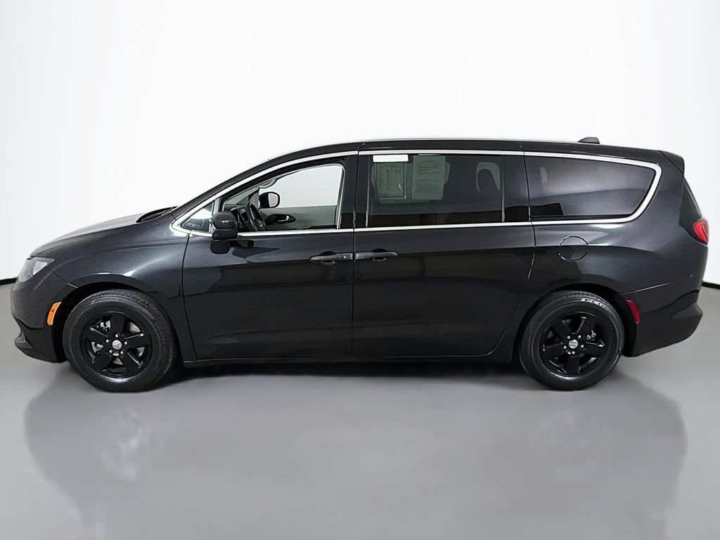 Used 2018 Chrysler Pacifica L FWD image 13