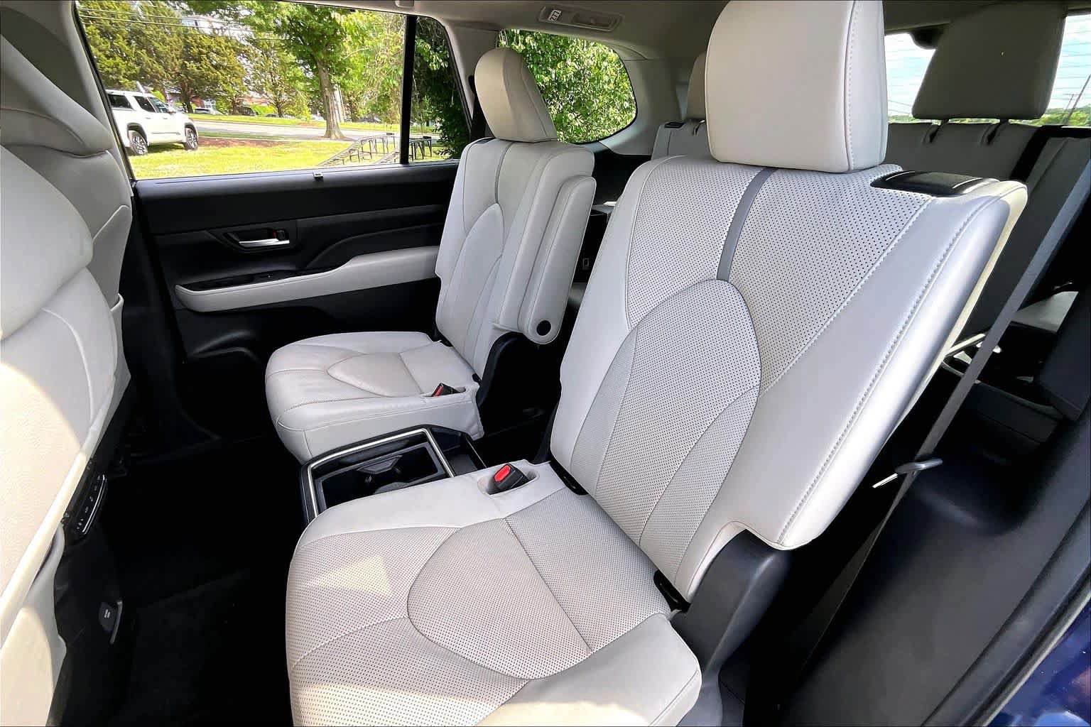 Used 2024 Toyota Grand Highlander AWD image 20