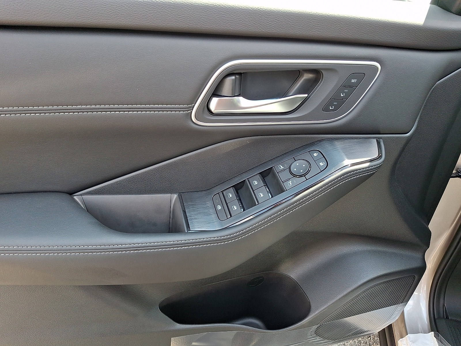 New 2026 Nissan Rogue Platinum AWD/4WD image 9