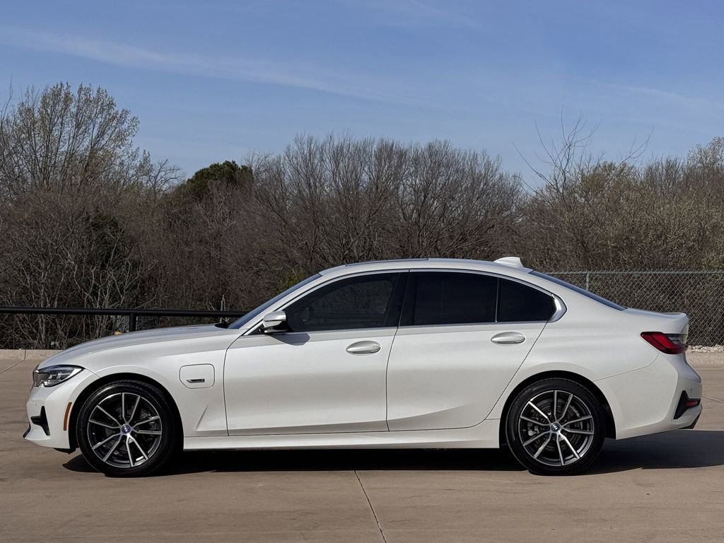 Used 2022 BMW 330e w/ Convenience Package RWD image 3
