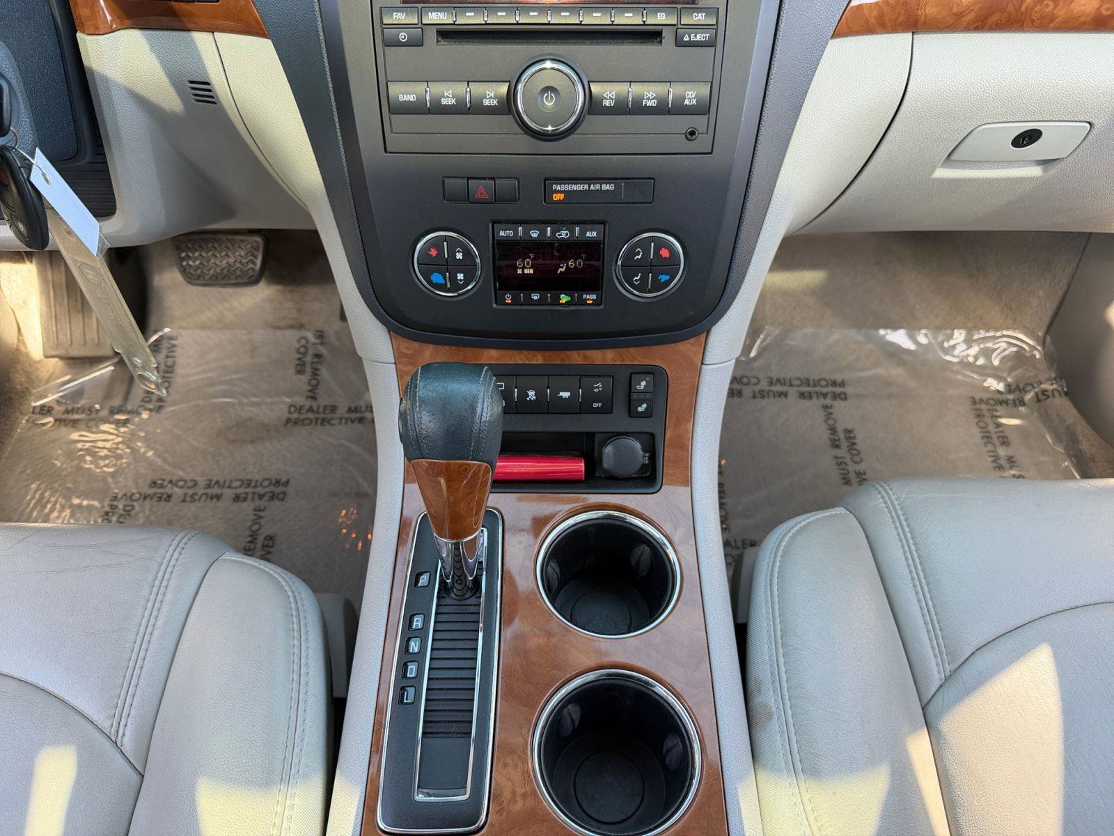 Used 2008 Saturn Outlook XR w/ Premium Trim Package image 11