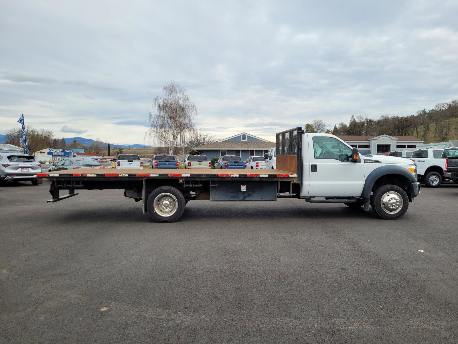 Used 2016 Ford F550 2WD Regular Cab Super Duty image 4