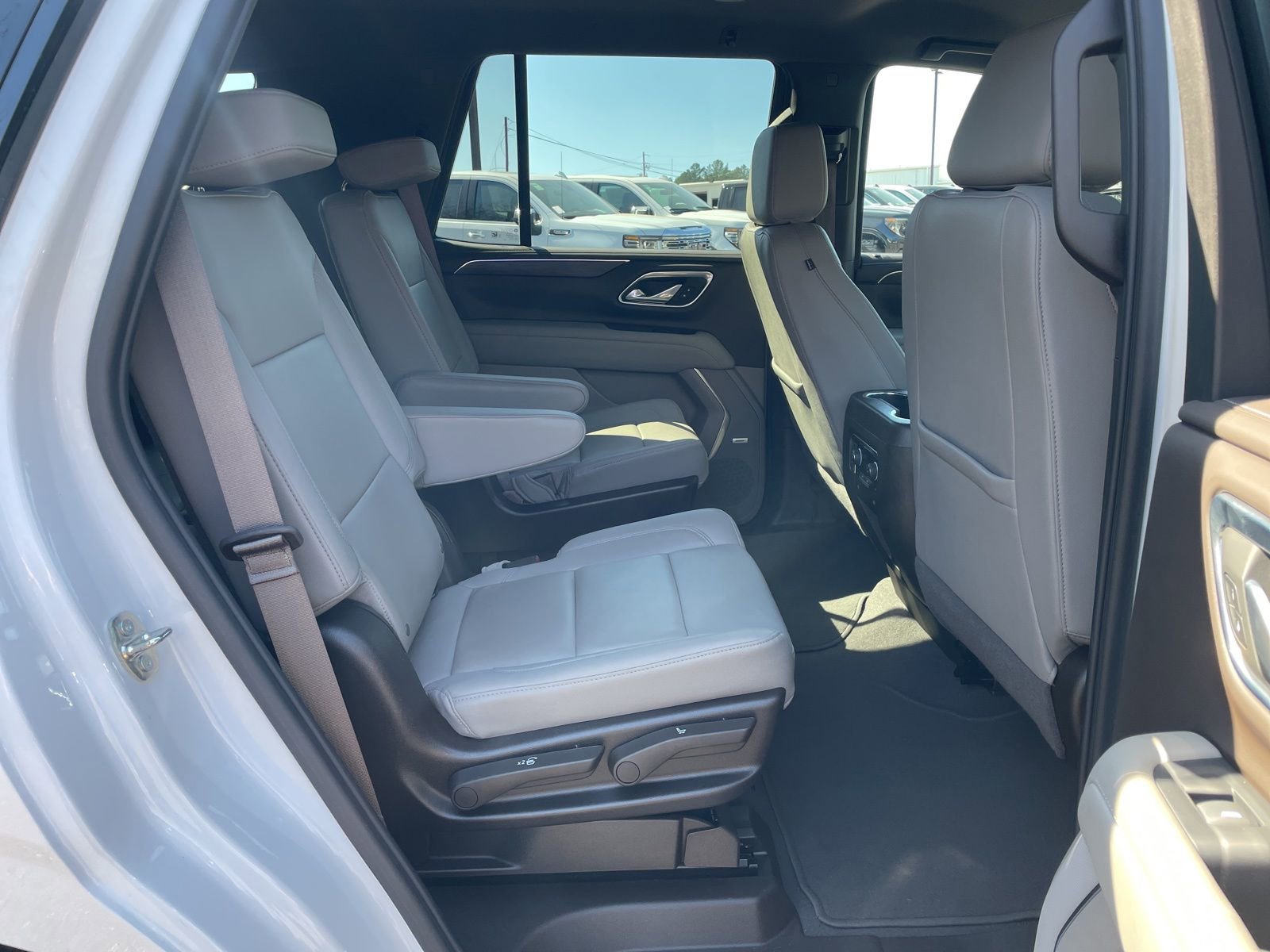 Used 2023 Chevrolet Tahoe Z71 w/ Luxury Package image 29