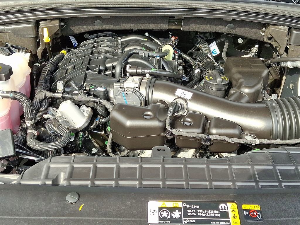 Used 2025 Jeep Grand Cherokee Laredo image 28