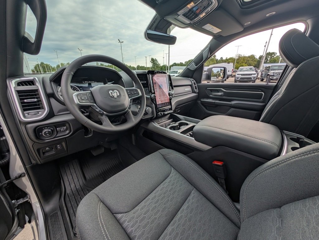 New 2026 RAM 1500 4x4 Crew Cab image 2