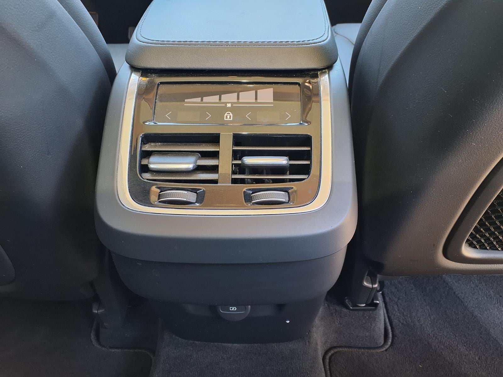 Certified 2024 Volvo XC90 B5 Core AWD/4WD image 16