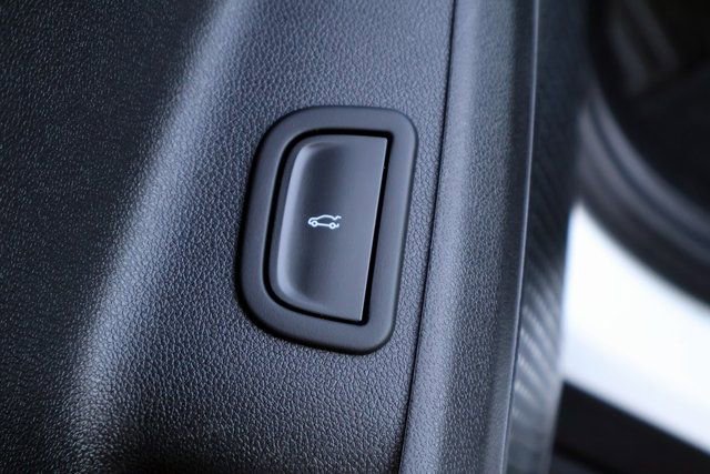 Used 2025 Chevrolet Traverse LT image 30