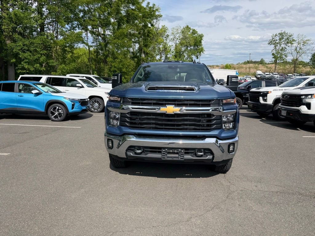 Used 2024 Chevrolet Silverado 2500 LT w/ All Star Edition AWD/4WD image 2