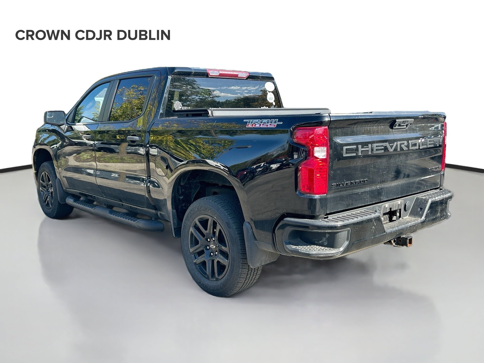 Used 2023 Chevrolet Silverado 1500 Custom Trail Boss w/ LPO, Dark Essentials Package AWD/4WD image 3