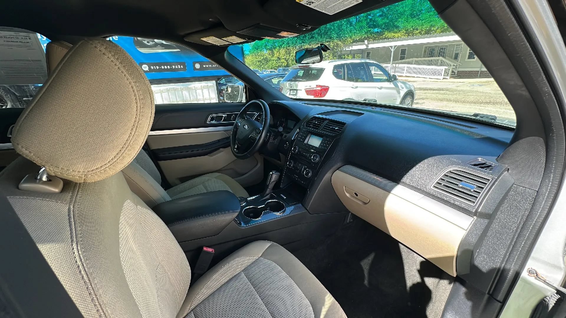 Used 2016 Ford Explorer XLT AWD/4WD image 25