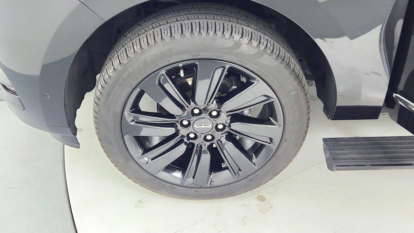 Used 2024 Lincoln Navigator L Reserve AWD/4WD image 10