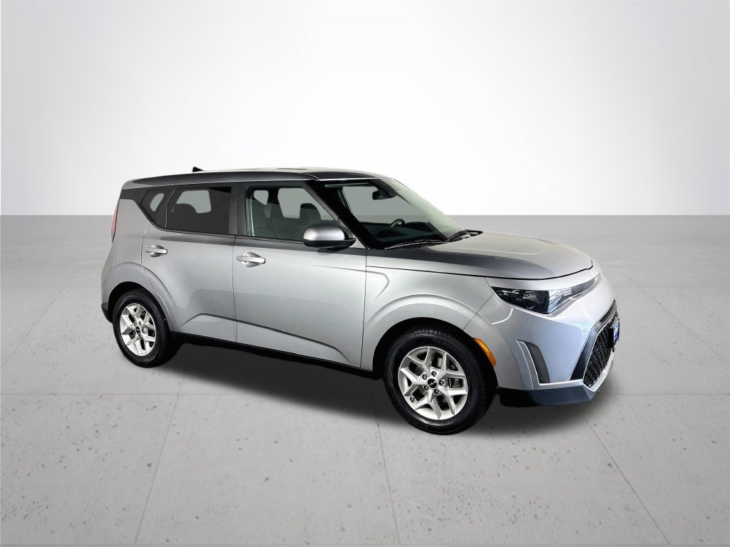 Used 2023 Kia Soul LX w/ LX Technology Package FWD image 4