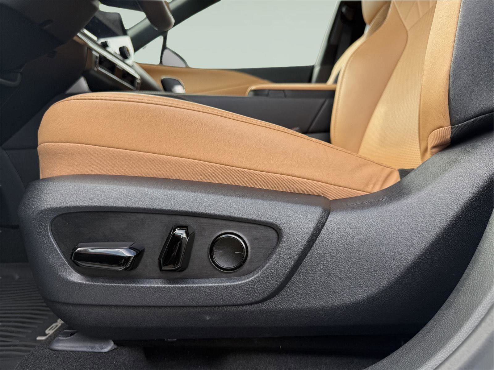 Certified 2025 Lexus RX 350h AWD/4WD image 8