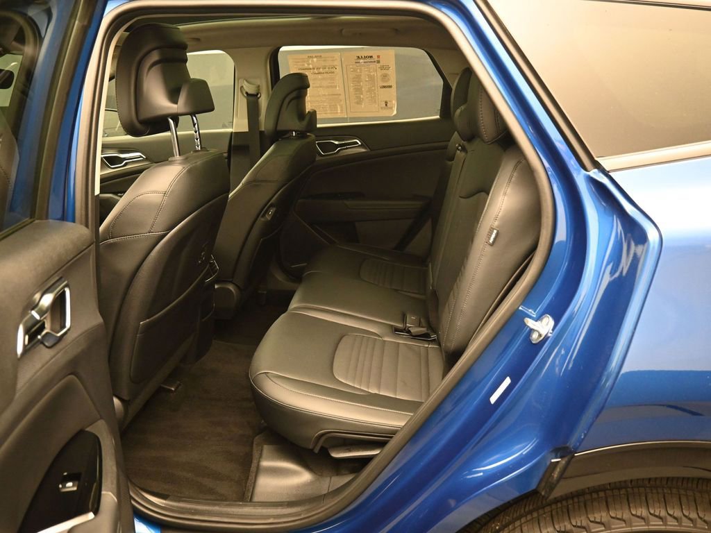 Used 2025 Kia Sportage SX image 31