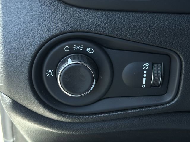 Used 2023 Jeep Renegade Latitude image 35