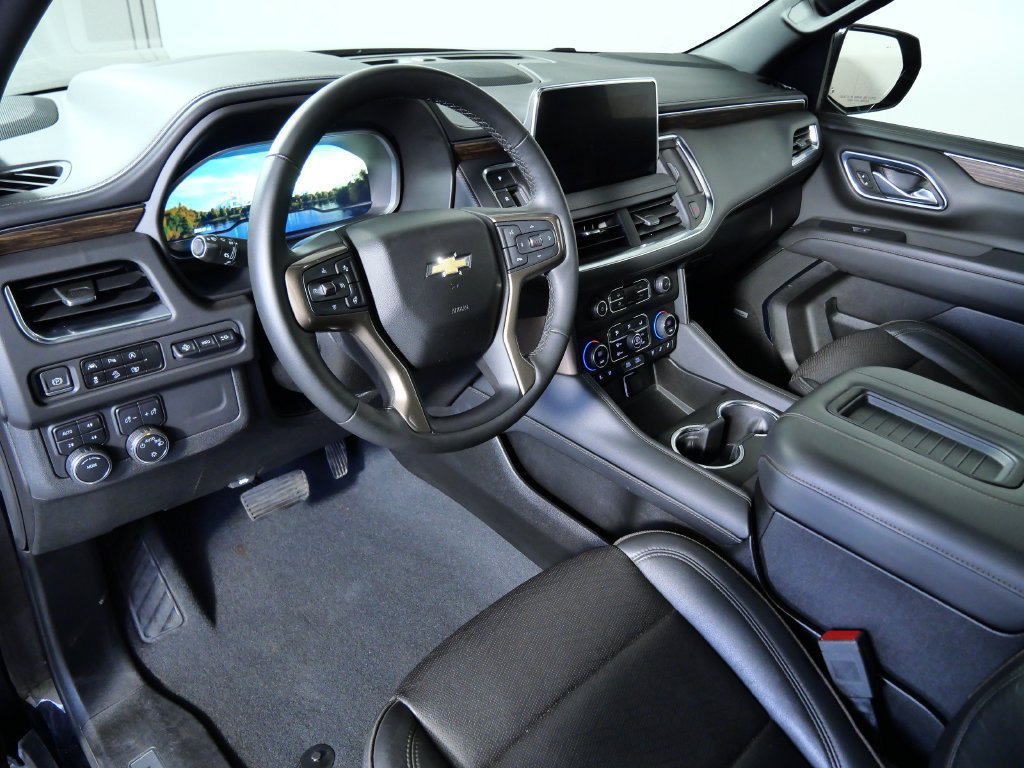 Used 2023 Chevrolet Suburban High Country AWD/4WD image 3