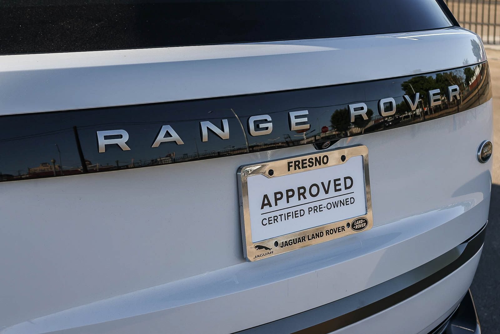Certified 2023 Land Rover Range Rover SE AWD/4WD image 12