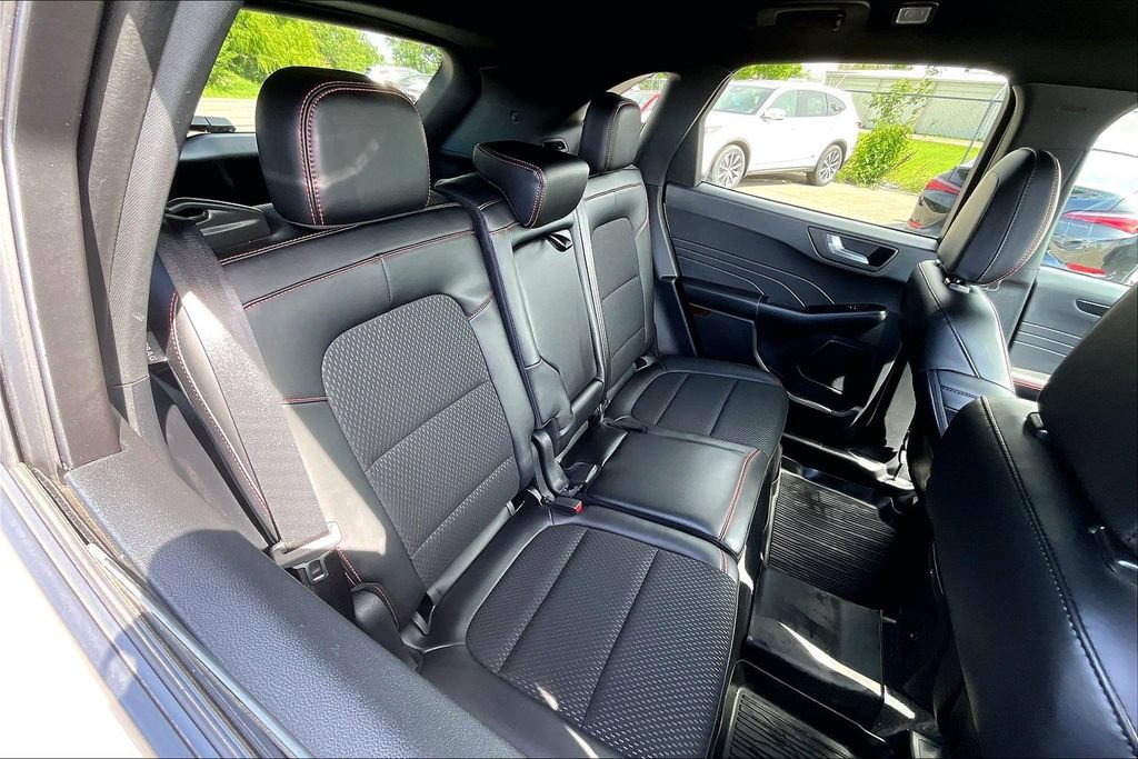 Used 2025 Ford Escape ST-Line w/ Tech Pack #1 FWD image 36