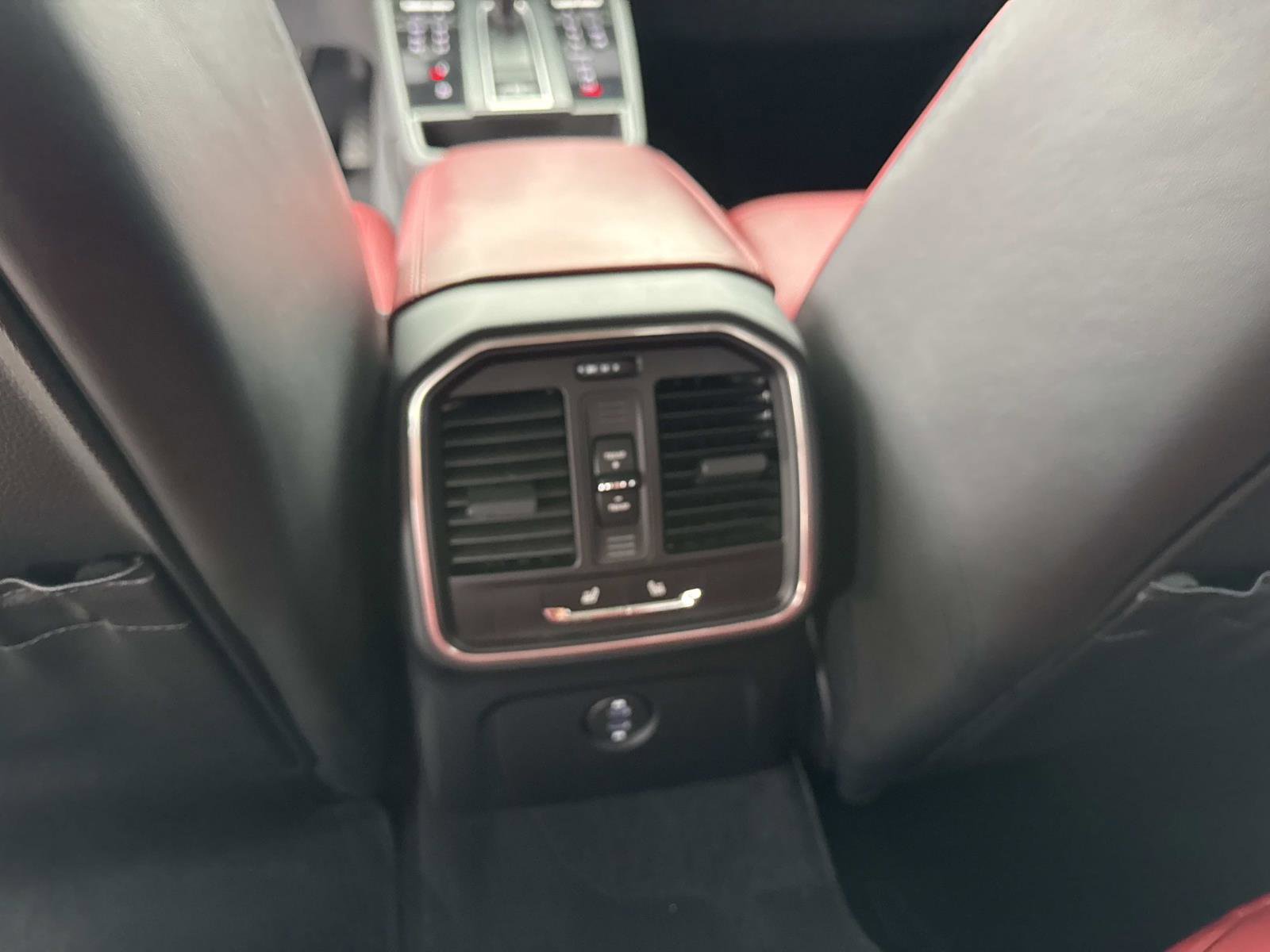 Used 2024 Porsche Macan image 17