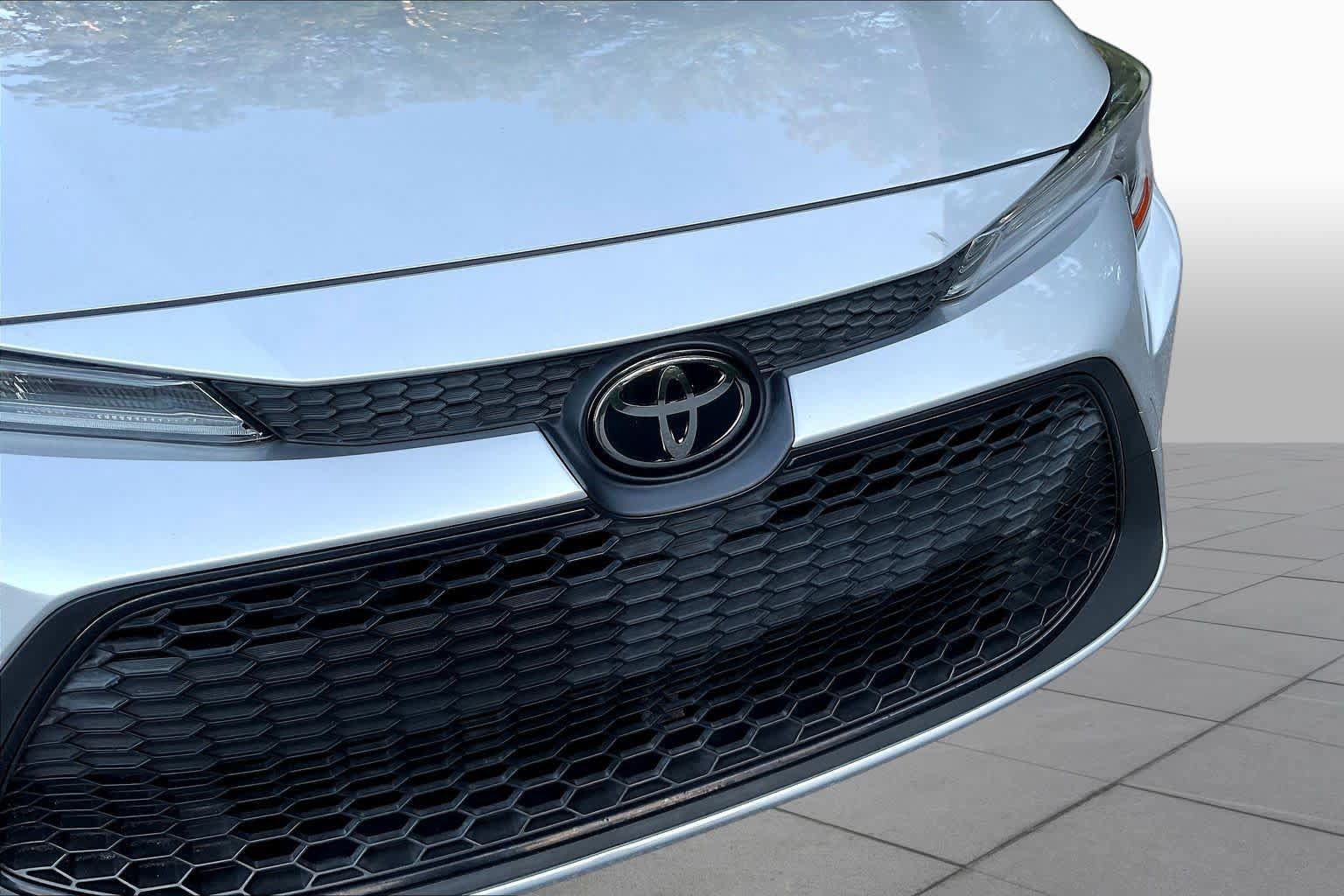 Used 2022 Toyota Corolla LE FWD image 29