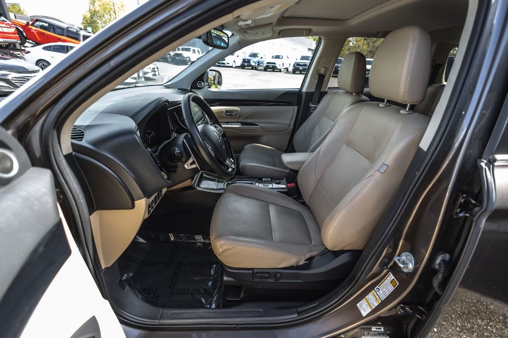 Used 2017 Mitsubishi Outlander GT AWD/4WD image 21