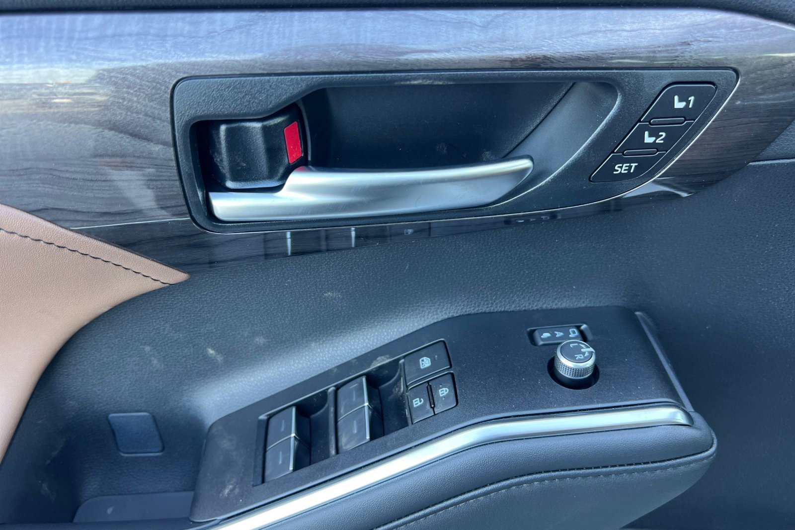 New 2025 Toyota Highlander XLE image 8