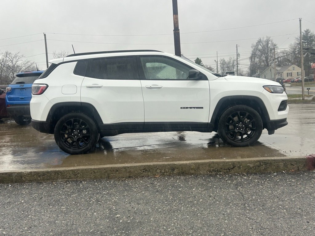Used 2025 Jeep Compass Latitude w/ Altitude Special Edition image 5