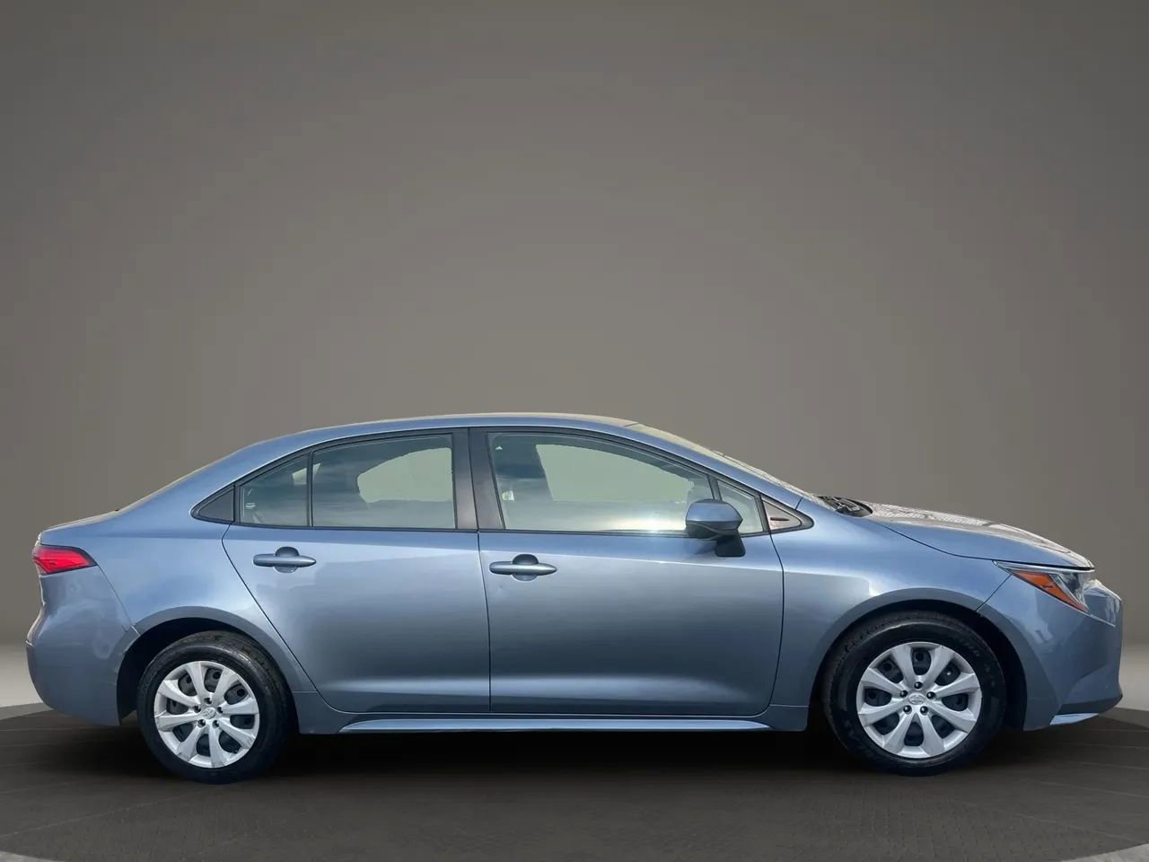 Used 2022 Toyota Corolla LE image 4
