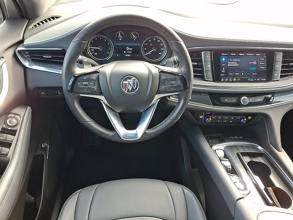 Used 2024 Buick Enclave Essence AWD/4WD image 2
