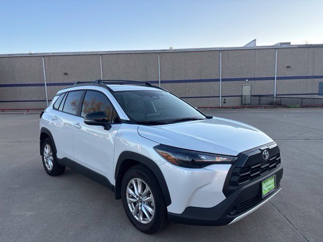 Used 2026 Toyota Corolla Cross LE FWD image 3