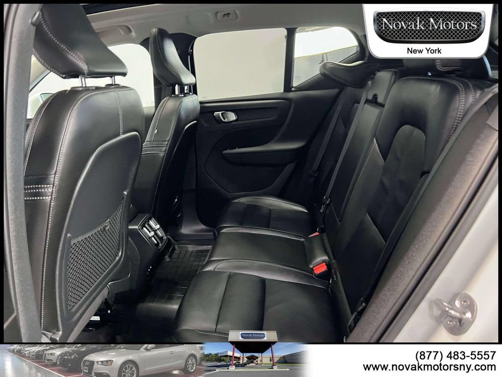 Used 2022 Volvo XC40 T5 Momentum w/ Premium Package AWD/4WD image 13