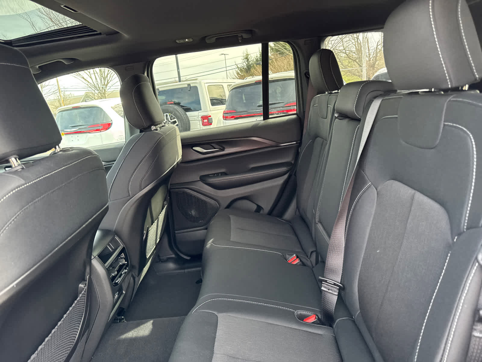 New 2025 Jeep Grand Cherokee Laredo X w/ Trailer Tow Package image 31