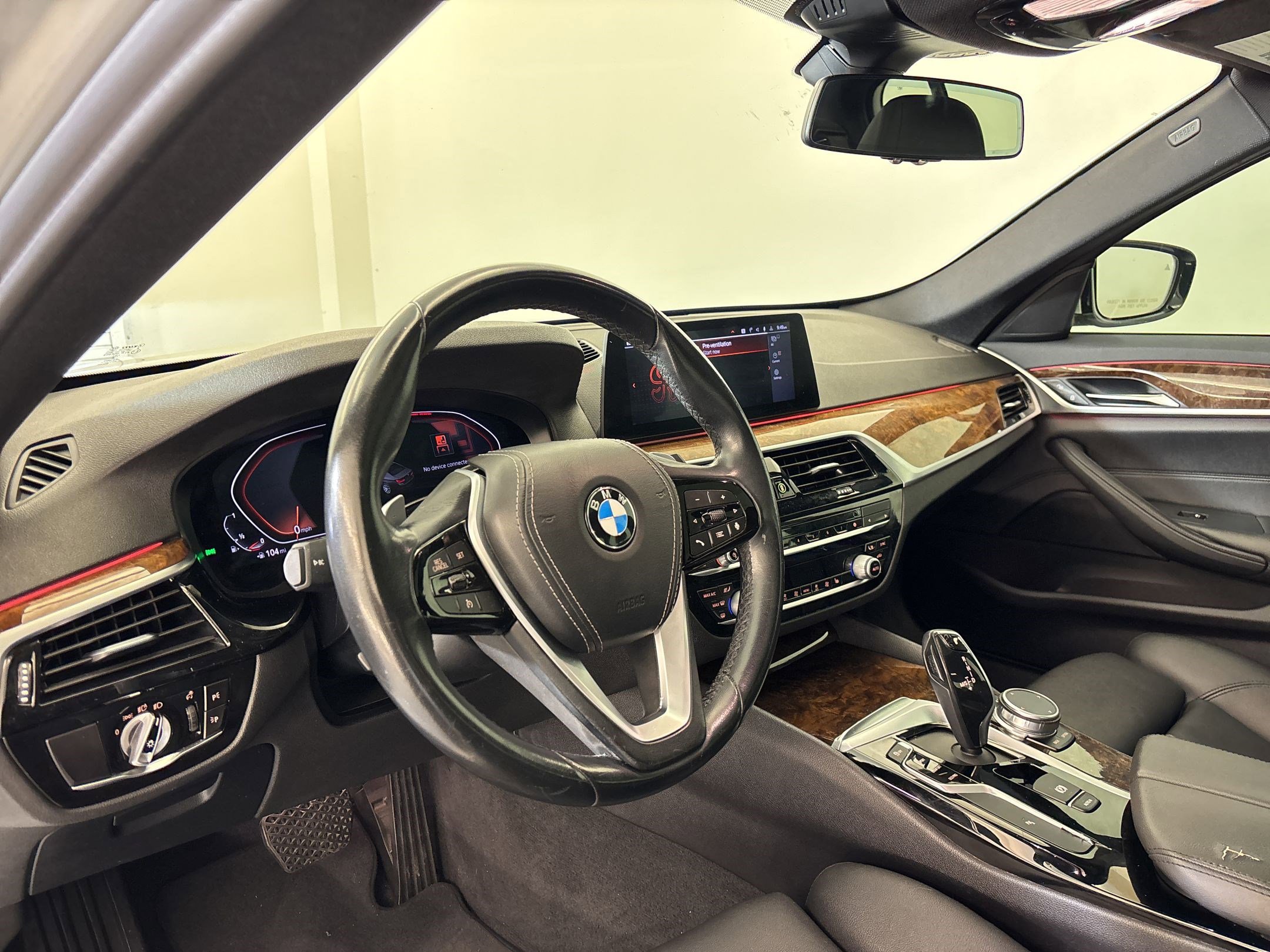 Used 2020 BMW 530i w/ Convenience Package image 4