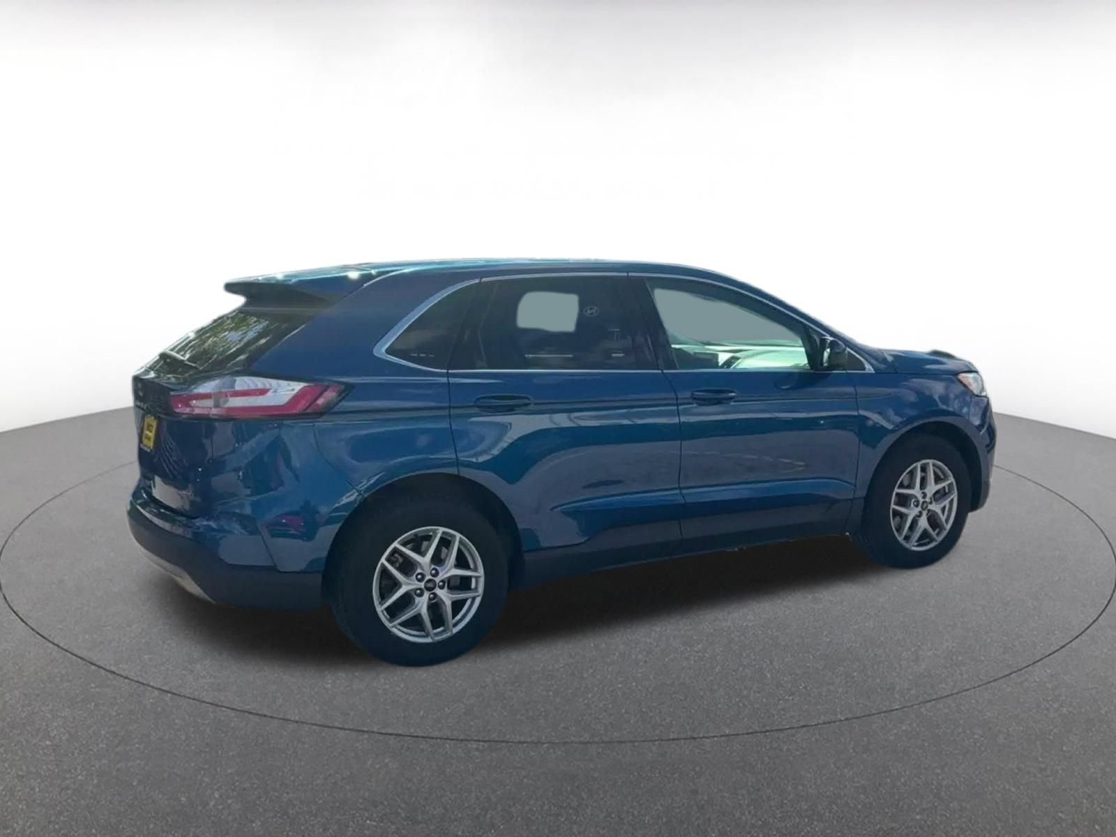 Used 2024 Ford Edge SEL AWD/4WD image 14