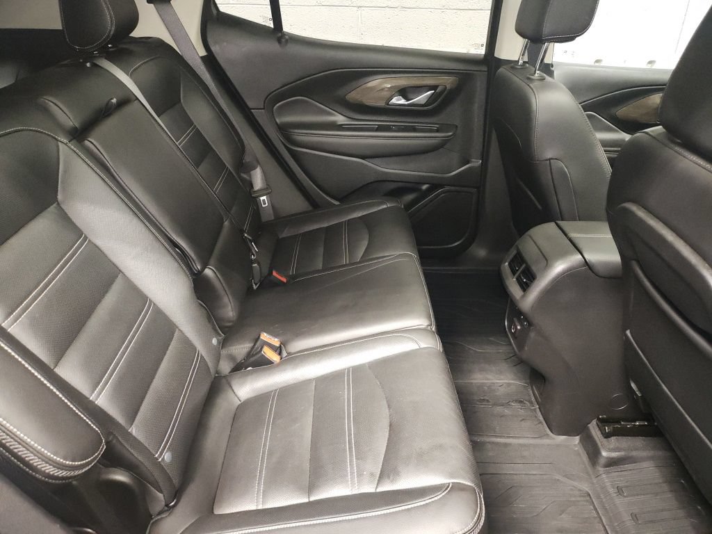 Used 2023 GMC Terrain Denali w/ Denali Premium Package AWD/4WD image 11
