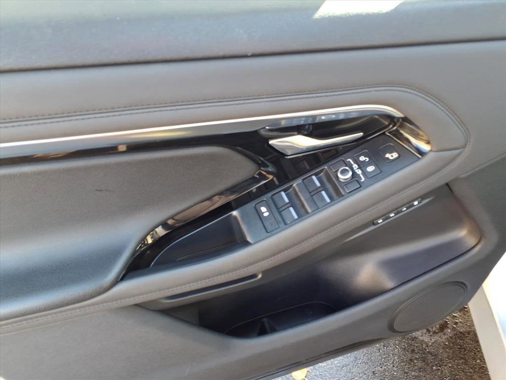 Used 2020 Land Rover Range Rover Evoque SE image 7